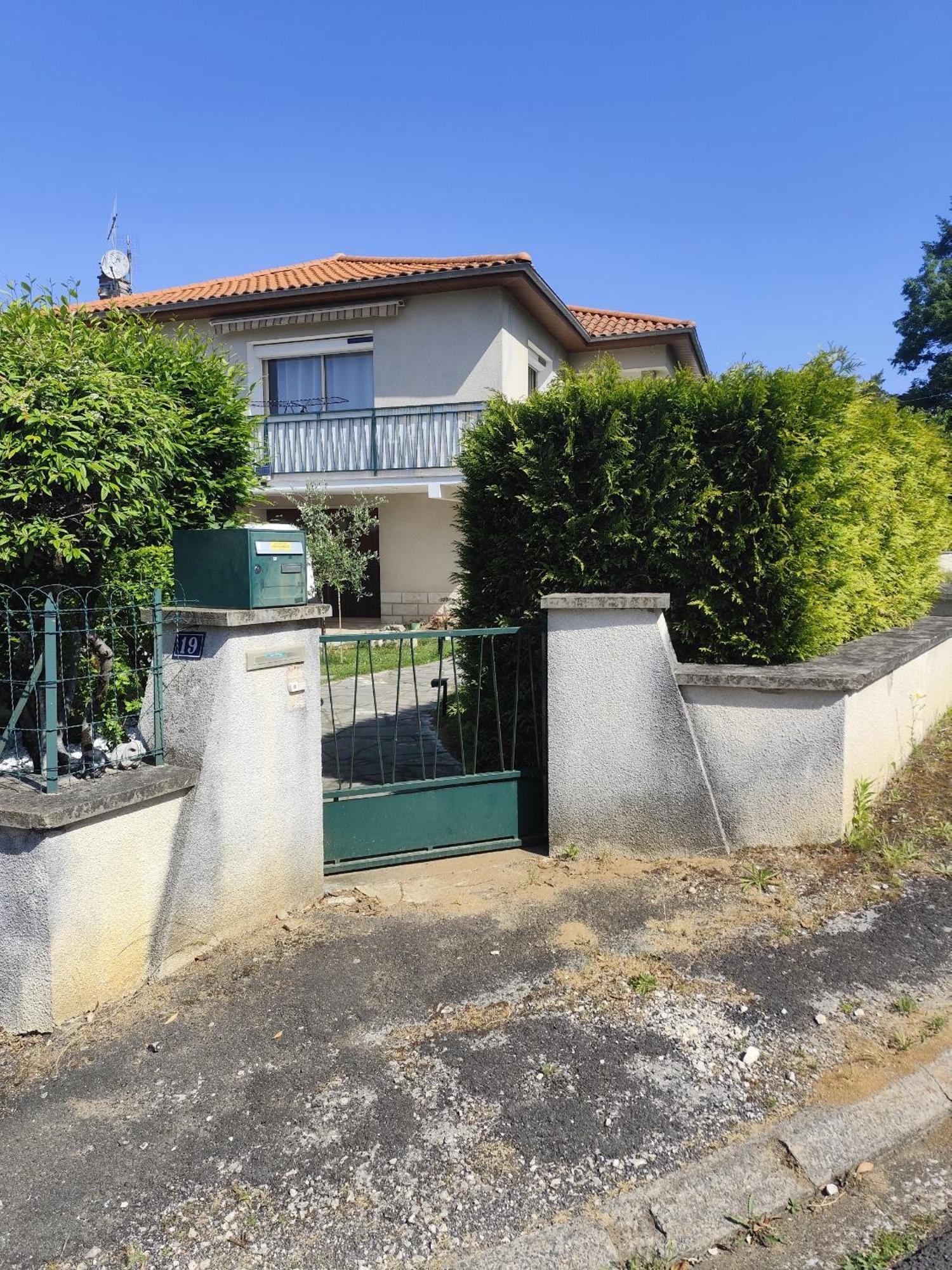 Apartamento Au 9Eme Art La Rochefoucauld Exterior foto